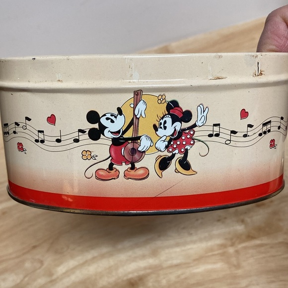 Mickey and Minnie Mouse Musical Serenade Vintage Oval Tin Box - Picture 9 of 13